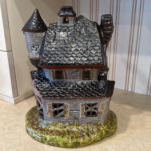 🎃Hand Painted Ceramic Haunted House - Picture 6 of 11